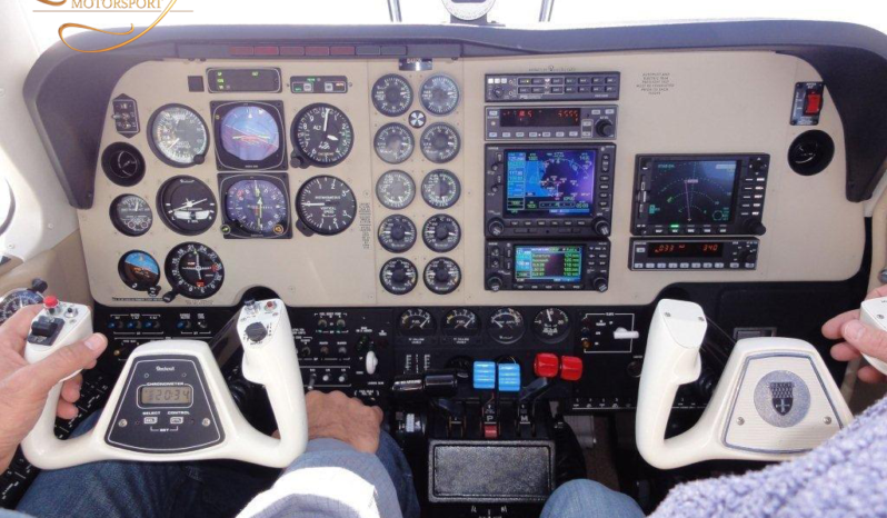 AVIÃO BEECHCRAFT BARON 58 – 2004 COM AR completo