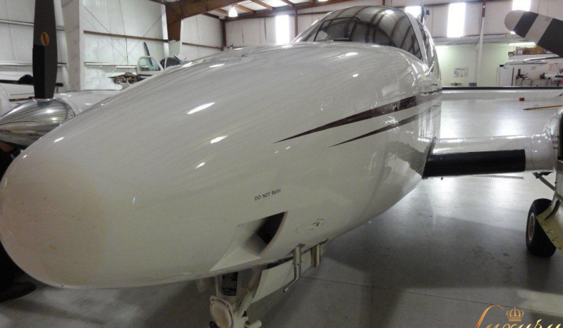 AVIÃO BEECHCRAFT BARON 58 – 2004 COM AR completo