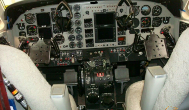 BeechCraft King Air C90B 1998 completo