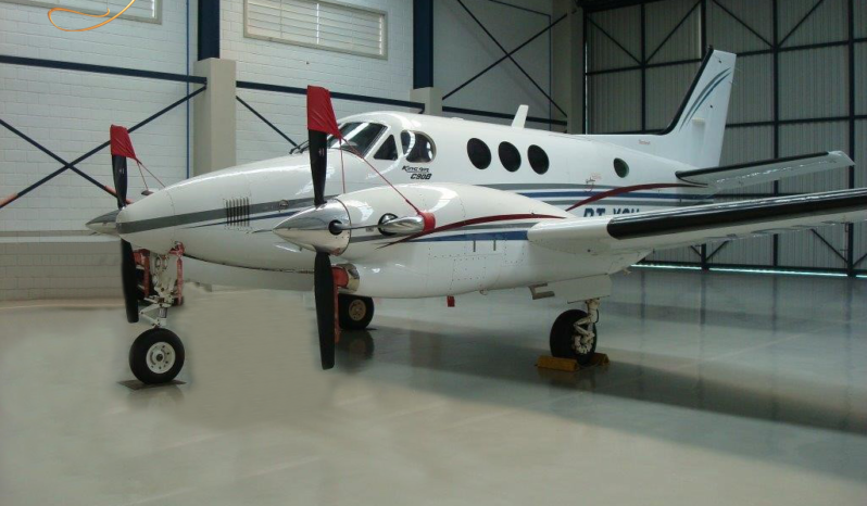 BeechCraft King Air C90B 1998 completo