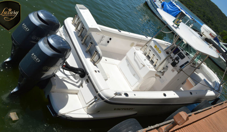 Lancha de Pesca Victory 300 completo