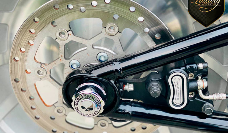 Harley-Davidson FatBoy 2020 completo