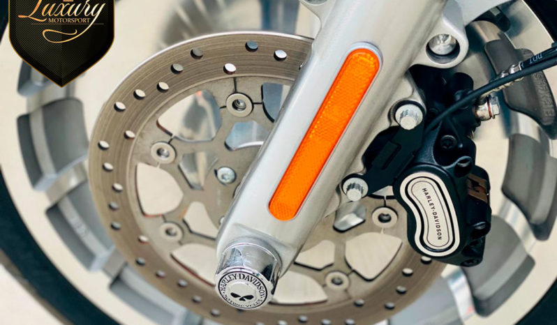 Harley-Davidson FatBoy 2020 completo