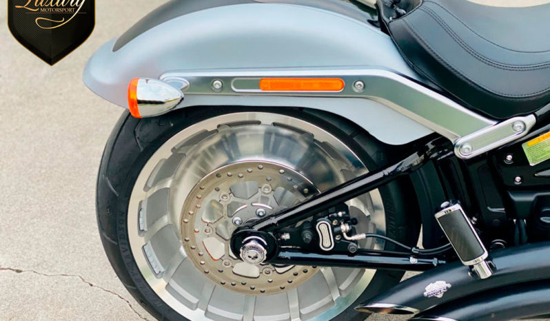 Harley-Davidson FatBoy 2020 completo