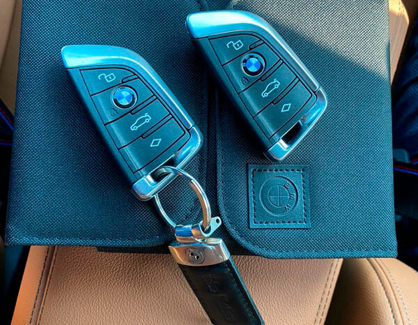 BMW 330i 2020 Azul M-Sport completo