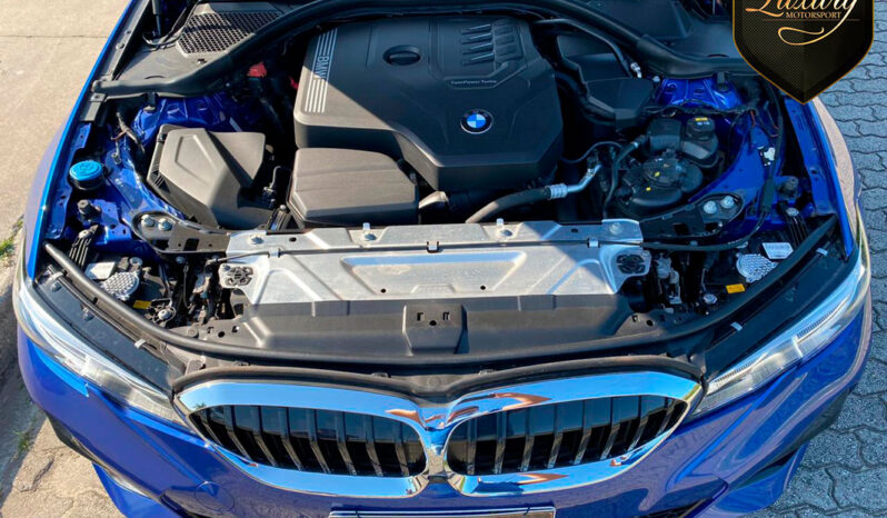 BMW 330i 2020 Azul M-Sport completo