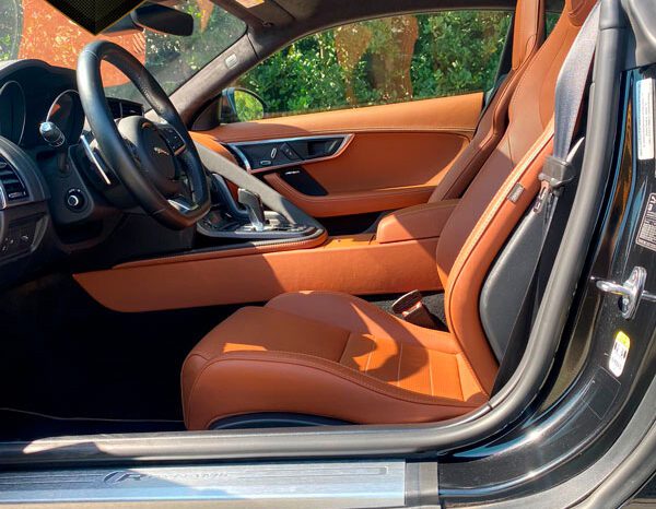 JAGUAR F-TYPE  P300 R-DYNAMIC 2019 completo