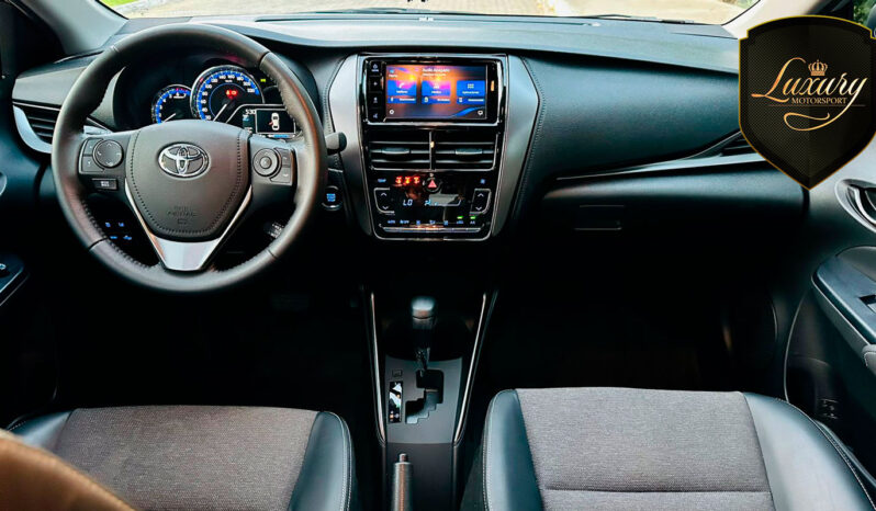 YARIS SEDAN 2024 XS PRATA completo
