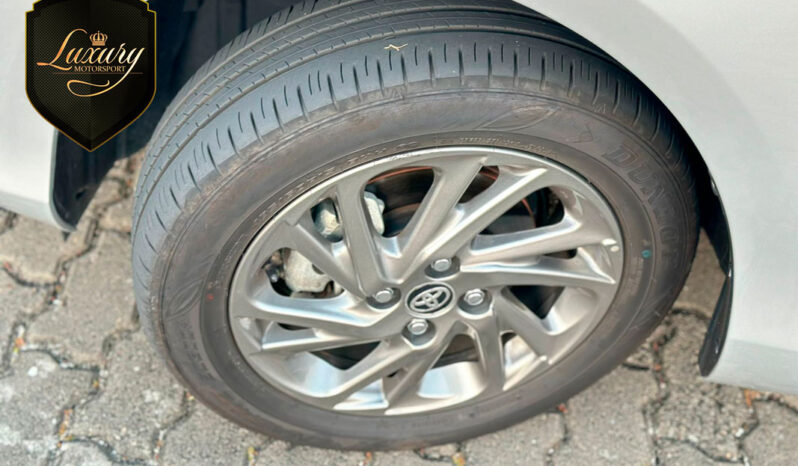 YARIS SEDAN 2024 XS PRATA completo