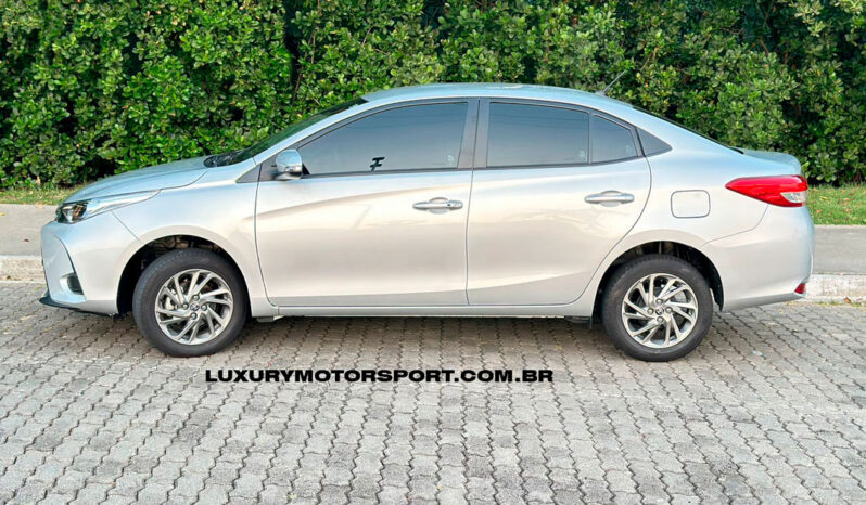 YARIS SEDAN 2024 XS PRATA completo