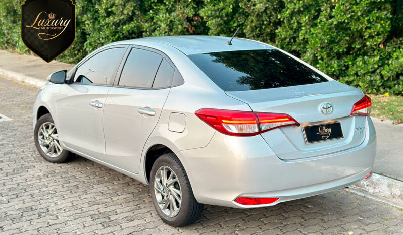 YARIS SEDAN 2024 XS PRATA completo