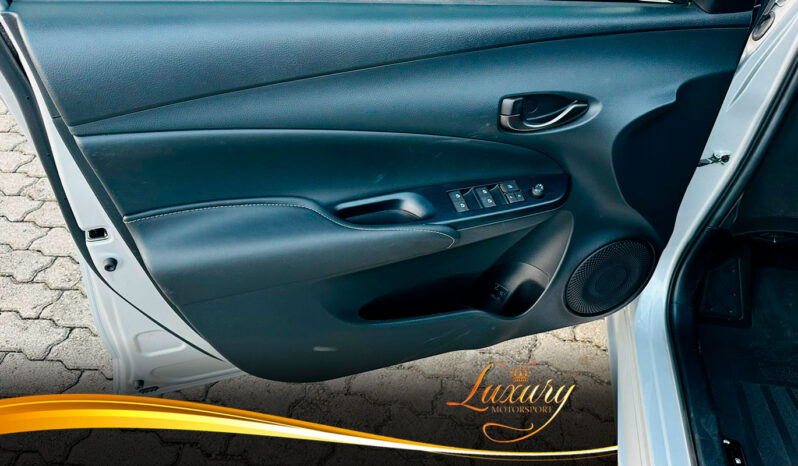 YARIS SEDAN 2024 XS PRATA completo
