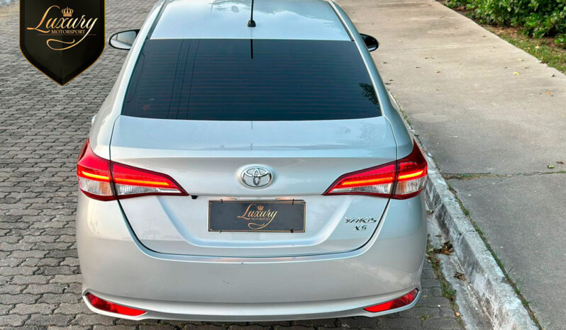 YARIS SEDAN 2024 XS PRATA completo