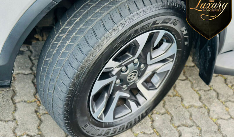 SW4 2024BLINDADA SRX PLATINUM 7L completo