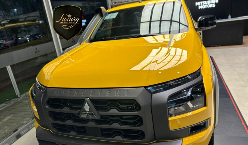 TRITON SAVANA AMARELA completo