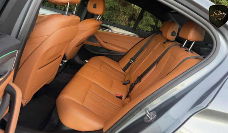 BMW 540i M SPORT 2018 completo